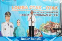  Bupati Lamongan, Yuhronur Efendi, saat membuka lomba otak-otak (Dok foto IST)