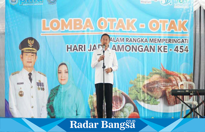  Bupati Lamongan, Yuhronur Efendi, saat membuka lomba otak-otak (Dok foto IST)