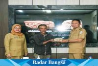 Bupati Lamongan Yuhronur Efendi pada paparan survei penyelamatan struktur batu putih di situs Jetis bersama Balai Pelestari Kebudayaan (BPK) XI, Selasa (27/6) di Ruang Kerja Bupati Pendopo Lokatantra.