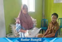 Penyaluran Program Bantuan Pangan Nasional berupa beras kepada KPM di Pekon/Desa Dadapan, Tanggamus (dok.Anton/Radarbangsa)