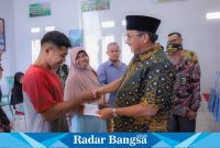  Bupati Pasaman serahkan bantuan pada masyarakat yg terdampak bencana angin puting beliung di kecamatan Bonjol