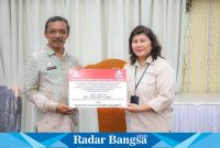 Sekda Drs.Mara Ondak terima bantuan dari Sentra Handayani Jakarta, untuk Penyandang Disabilitas di Kab Pasaman