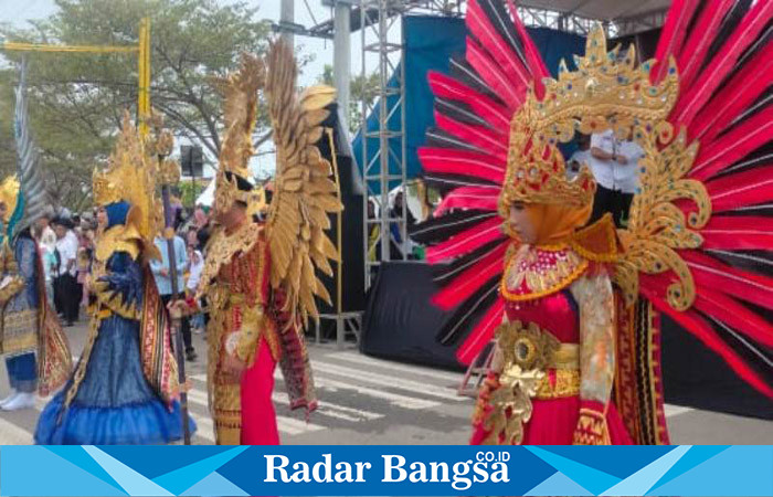 Berbagai Komunitas Masyarakat tunjukan Kreativitas dan potensi a di Carnaval Budaya Kabupaten Pringsewu, Kamis 22/06/2023.( Dok.DRM/Radar Bangsa)