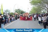 Situasi saat pawai budaya Street Carnaval Pemkab Pringsewu, Kamis 22/06/2023.(dok.DRM/Radar Bangsa)