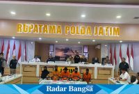 Konferensi Pers Polda Jatim soal kasus sindikat perdagangan orang ke luar negeri (Dok foto Humas Polda Jatim for RadarBangsa.co.id)