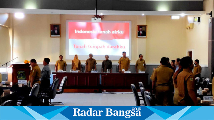 Kepala Diskominfo Bondowoso Gozal Rawan mengatakan selama ini Pemkot Bondowoso sudah melakukan konsep penyusunan smart city, tapi belum pernah mendapat bimbingan teknis dari Kementerian Kominfo.(foto) Sukri.