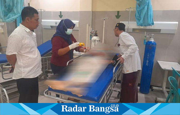 (Kiri Baju Putih) Kanit Reskrim Polsek Tikung  Ipda Sono (Dok foto Polsek Tikung for RadarBangsa.co.id)