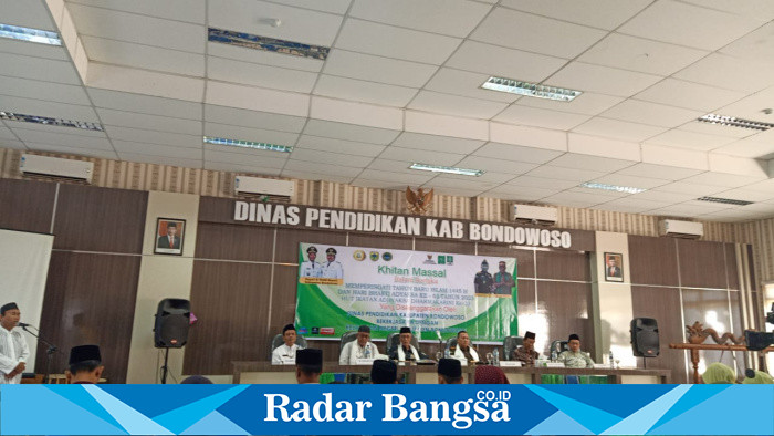 Peringati tahun baru Islam ke -1445 H dan Hari Bhakti Adhiyaksa ke - 63 tahun 2023, dan HUT Ikatan Adhiyaksa Dharmakarini ke - 23, Dinas Pendidikan Kabupaten Bondowoso bekerjasama dengan Kejaksaan Negri Bondowoso adakan Khitanan Massal ( 20/07/2023. (Foto) Sukri.