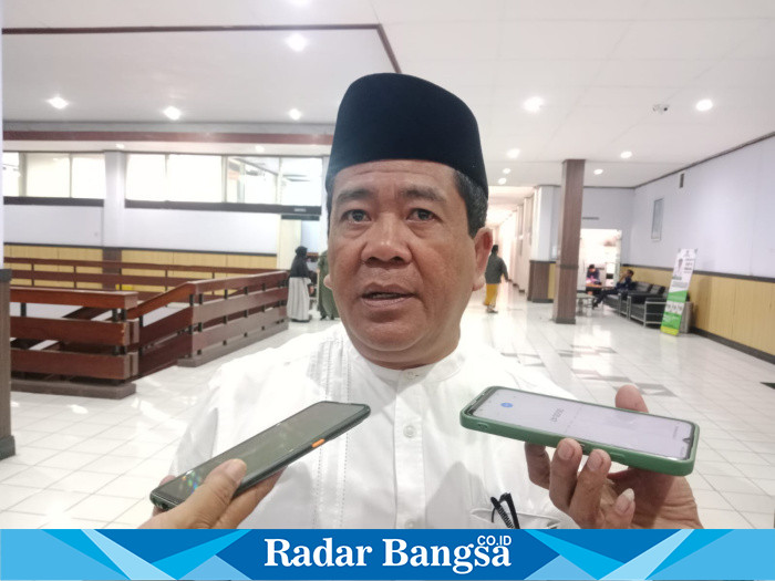 Hal itu disampaikan oleh H.Mundandar, SP, ST. MM staf Ahli Bupati Bondowoso usai mempimpin rapat persiapan kegiatan HUT ke 78 pada 17 Agustus mendatang di Ruang Shaba Bhima Praja I Gedung Pemkab Bondowoso, Kamis 20/07/2023.
