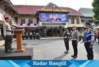 Polres Lumajang, ketika menggelar apel pasukan Operasi Patuh Semeru 2023, di halaman Mapolres Lumajang, Senin (10/7).
(Dok Humas Polres Lumajang, for Riyaman)