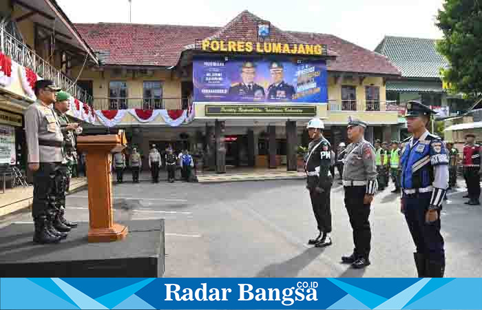 Polres Lumajang, ketika menggelar apel pasukan Operasi Patuh Semeru 2023, di halaman Mapolres Lumajang, Senin (10/7).
(Dok Humas Polres Lumajang, for Riyaman)