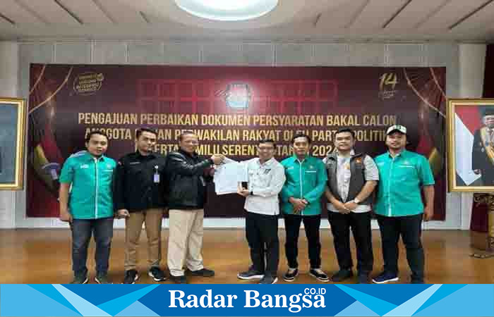 Penyerahan berkas pencalegan PKB oleh LPP DPP PKB ke KPU Pusat, Minggu malam (9/7/2023)