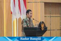 Bupati Lamongan Yuhronur Efendi, sampaikan KUA dan PPAS tahun anggaran 2024, pada rapat paripurna yang digelar DPRD Kabupaten Lamongan, di Ruang Rapat Paripurna DPRD Lamongan, Kamis (13/8/2023)
