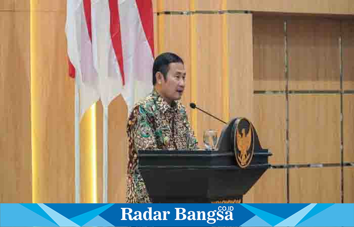 Bupati Lamongan Yuhronur Efendi, sampaikan KUA dan PPAS tahun anggaran 2024, pada rapat paripurna yang digelar DPRD Kabupaten Lamongan, di Ruang Rapat Paripurna DPRD Lamongan, Kamis (13/8/2023)
