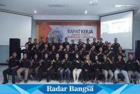 Pengurus Karang Taruna Kabupaten Lamongan menggelar rapat kerja sekaligus pertemuan resmi usai dilantik tersebut digelar di aula lantai tiga Bank Daerah Lamongan, Minggu (30/7).