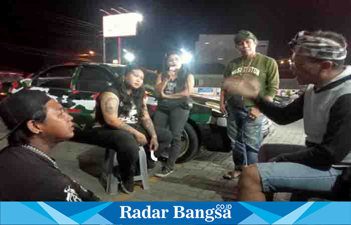 Saat anak anak punk di Pendopo Pringsewu sampaikan permintaan maaf pada masyarakat. (Dok . Darmawan/ Radar Bangsa)