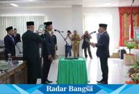 Bustomi Ketua DPRD  Kab Pasaman melantik Hamdan PAW periode 2019-2024 menggantikan Sodikin Nursewan dari fraksi Golkar
