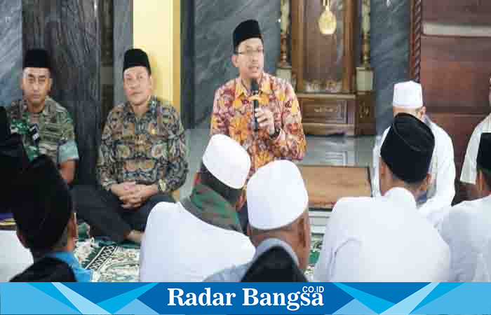 Bupati Sidoarjo beri pemaparan tantang Ekonomi ,Jumat (28/7) Di Sidoarjo (Foto: Rino Tutuko )