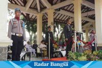 Kapolresta menjadi inspektur upacara dalam rangka hari jadi bhayangkara ke 77,Sebtu (1/7) Di Alun alun (Foto : Rino Tutuko )