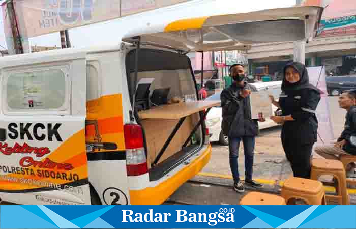 Pelayanan SKCK polresta beri kemudahan,Selasa (4/7) Di sidoarjo (Foto : Rino Tutuko )