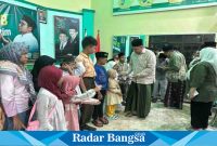 (DPC PKB) Kota Surabaya menggelar Tasyakuran Hari Lahir (Harlah) ke-25 Tahun PKB di Kantor DPC PKB Surabaya, kawasan Ketintang, Jumat malam (28/7/2023).