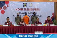  Konferensi Pers Kantor Imigrasi Kelas I TPI Tanjung Perak kasus WN Malaysia