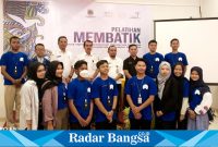 Dinas Pariwisata Budaya Pemuda dan Olahraga( Disparbudpora) Kabupaten Bondowoso mengelar pelatihan membatik di Grend Padis Hotel ,Rabu 2 /08/2023.(Foto) Sukri.
