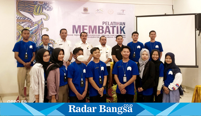 Dinas Pariwisata Budaya Pemuda dan Olahraga( Disparbudpora) Kabupaten Bondowoso mengelar pelatihan membatik di Grend Padis Hotel ,Rabu 2 /08/2023.(Foto) Sukri.
