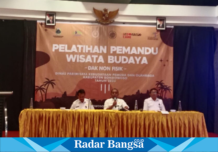 Dinas Pariwisata Budaya Pemuda Olahraga (Disparbudpora) Bondowoso menggelar kegiatan pelatihan pemandu Wisata Budaya yang diikuti oleh 50 orang penjaga wisata, Rabu (02/8/2023) di Hotel Grand Padis Bondowoso.(Foto) Sukri.
