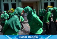 Persatuan Istri Prajurit (Persit) KCK Cabang XXXVI Kodim 0822 Bondowoso memeriahkan peringatan HUT RI ke-78 dengan mengadakan berbagai kegiatan lomba Agustusan yang digelar di Makodim Komplek Jl. Letnan Sutarman No. 06 Bondowoso, Jum'at (4/08/2023).