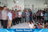 Polresta bertemu anak anak TK ,Minggu (13/8) di Pondok jati (Foto:Radarbangsa)