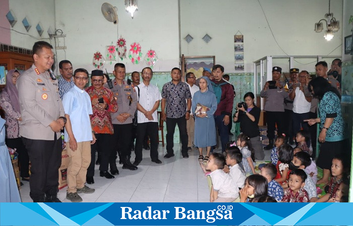 Polresta bertemu anak anak TK ,Minggu (13/8) di Pondok jati (Foto:Radarbangsa)