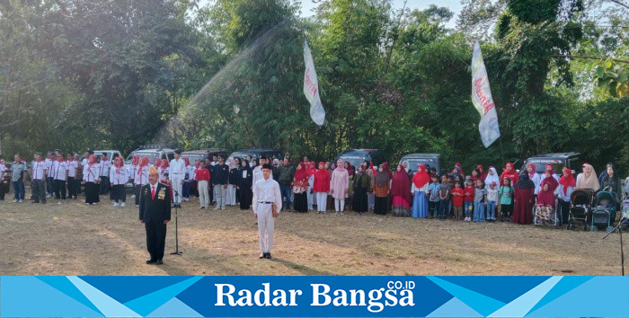 Bertempat di lapangan belakang Hotel Dreamland Jl. KIS Mangunsarkoro Tamansari Bondowoso upacara peringatan Kemerdekaan ke-78 RI digelar. Kamis (17/8/2023)