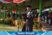 Ketua Dewan Perwakilan Rakyat Daerah (DPRD) Bondowoso H. Ahmad Dhafir hadir dalam upacara pengkibaran bendera merah putih sekaligus membacakan beberapa teks proklamasi. Kamis (17/8/2023.(Foto) Sukri.