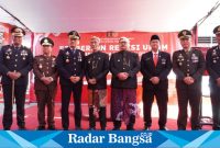 Hadir dalam kegiatan tersebut Bupati Bondowoso Drs. KH. Salwa Arifin, Ketua DPRD Kab Bondowoso H. Ahmad Dhafir, Dandim 0822/Bondowoso Letkol Arm Suhendra Chipta, M.Tr. Hanla., Wakil Bupati Bondowoso H. Irwan Bactiar, S.H., Kapolres Bondowoso AKBP Bimo Ariyanto, SH, SIK., Ketua Pengadilan Negeri Bondowoso Dr. Handry Argatama Ellion S.H,S. Fil,M.H., Kajari Bondowoso Puji Triasmono, SH, MH., Kalapas Bondowoso Kalapas Bondowoso Dian Artanto, A.Md.I.P., SH. dan Sekda Kab. Bondowoso H. Drs. Bambang Soekwanto, MM serta Danki Brimob Ki B Polda Jatim AKP Suprianto, SH..(Foto)Sukri.