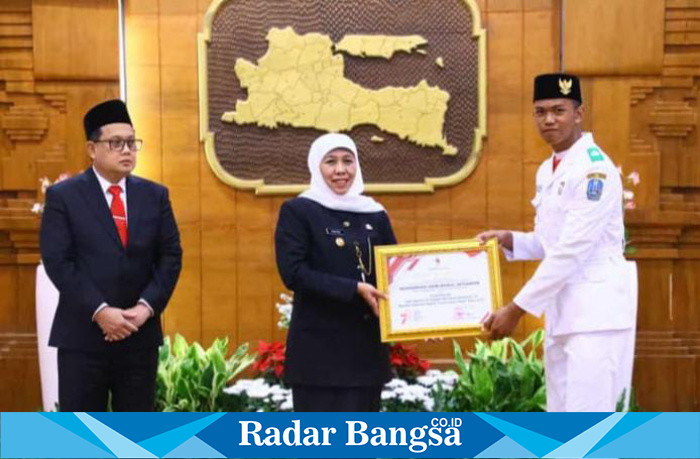 Babinsa Koramil 0822 /11 Tapen Bondowoso Sertu Hairul Hadi Setiawan dikarenakan anak sulungnya yang bernama Adip Darul Setyawan terpilih mewakili Kabupaten Bondowoso mendapat penghargaan di Tingkat Provinsi Jatim.