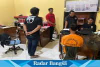 Satres Narkoba Polres Bondowoso berhasil meringkus seorang pemuda yang diduga dengan sengaja mengedarkan Pil Logo Y.