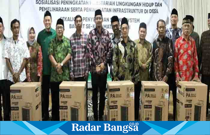 Bupati bagi Sound  Se Desa Kec Candi ,Jumat (11/8) di Sugiwaras (Foto: Radarbangsa)