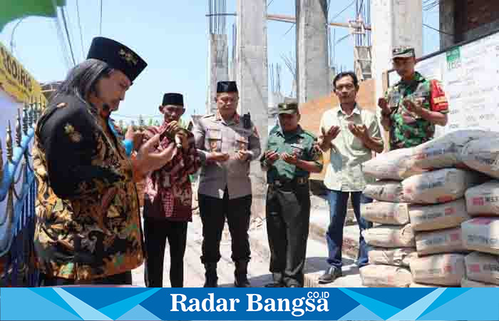 Kapolresta bantu pembangunan masjid di sawocangkring ,Jumat (11/8) Disawocangkring (Foto: Radarbangsa)