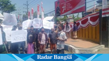 Aksi Demo didepan Kantor Kejaksaan Negeri Bangkalan