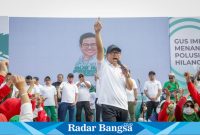 Ketua Umum Partai Kebangkitan Bangsa (PKB) Abdul Muhaimin Iskandar menghadiri Green Walk dan Jalan Sehat bersama ribuan warga Bekasi di Lapang Multiguna, Kota Bekasi, Minggu (27/8/2023).