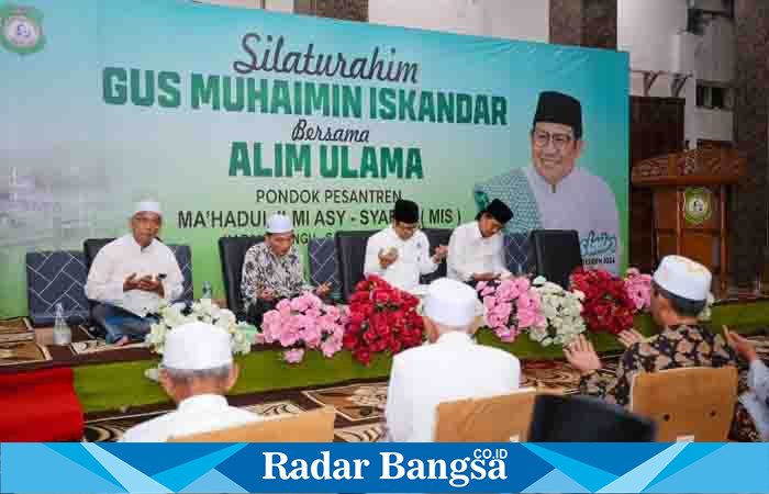 Romo Kiai Roghib dalam acara Silaturrahim Silaturahmi Gus Muhaimin Iskandar bersama Masyayikh, Santri dan Alumni di Aula Jadid MIS Sarang, Rembang, Rabu (9/8/2023).