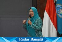 Ketua Tim Penggerak PKK Kabupaten Lamongan Anis Kartika Yuhronur Efendi, dalam rapat koordinasi  “Percepatan Penurunan Stunting dalam rangka program 1-10-100”, di Pendopo Lokatantra Lamongan, Senin (28/8/2023) (Dok kmf for RadarBangsa.co.id)