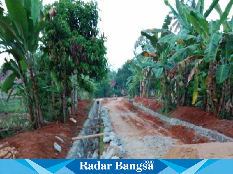 Lokasi pembangunan darainase yang bersumber dari anggaran dana desa Pekon Siliwangi. (Dok.DRM/Radarbangsa.co.id)