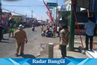 Dinas Pekerjaan Umum dan Tata Ruang (DPUTR) Kabupaten Lumajang, bersama Perwakilan PU Provinsi, ketika melakun survey di jalan poros Kabupaten Lumajang - Senduro, Selasa (15/8). (Dok Riyaman/Radarbangsa.co.id).