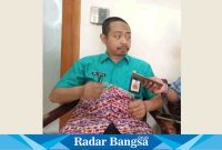 Kepala Pengelola Data Pelayanan Perpajakan (PDPP) Samsat bersama Lumajang, Shery Hariadi, ketika ditemui Radarbangsa.co.id di ruang kerjanya, Jum'at (18/8). (Dok Riyaman/Radarbangsa.co.id).