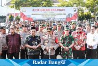 Kapolda Jateng Irjen Pol Ahmad Luthfi didampingi sejumlah pejabat termasuk Wagub Jateng, Taj Yasin Maimoen. 