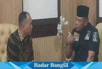 Kajari Sidoarjo menerima kunjungan komisi III, Jum at (25/8) di kantor kejaksaan. (Foto : RadarBangsa)
