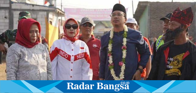 Bupati dan Hj Mimik idayana ikuti jantung sehat ,Minggu (27/8) Di Desa Sugiwaras (Foto : Radarbangsa )