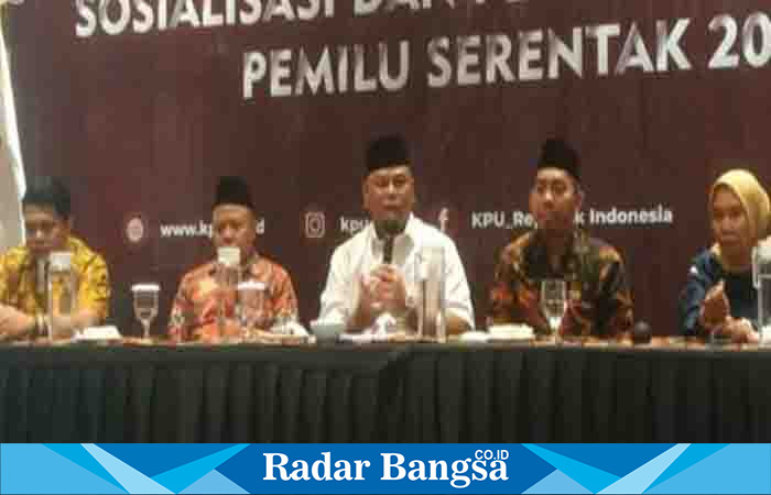  H Rahmat Muhajirin Komisi ll DPR RI memberikan sambutan,Sabtu (5/8) Di Aston Hotel (Foto: Radarbangsa )